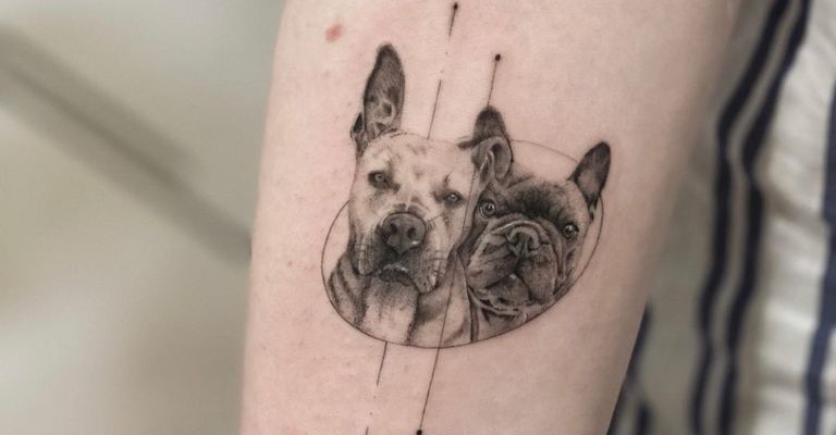 französische Bulldogge Tattoo, Tattoo mit zwei Hunden auf modern, modernes zierliches Tattoo für Hunde, Hundekopf tätowieren