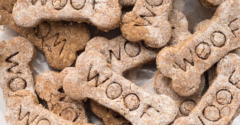 Hundekuchen, hundesnack selbst gebacken, Woof Knochen backen, Snack für Hunde