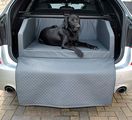 Mayaadi Home Premium Hundebett - 100 x 80 cm - Hochwertiger Autositz für Deinen Hund - Autohundebett mit Schutzdecke - Kofferraum Bett Hunde - Travel - Kunstleder - Grau - L