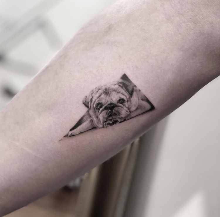 dog tattoo, tattoo with dog, bulldog tattoo, beautiful modern tattoo on hand, arm tattoo with dog, english bulldog, pug, pug tattoo