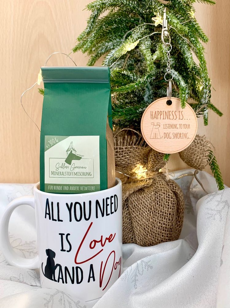 Mineralstoffmischung Geschenk Gewinn Weihnachtsbaum,Immergrün,Geschirr,Zweig,Kaffeetasse,Feiertagsornament,Serviergeschirr,Ornament,Schriftart,Event,