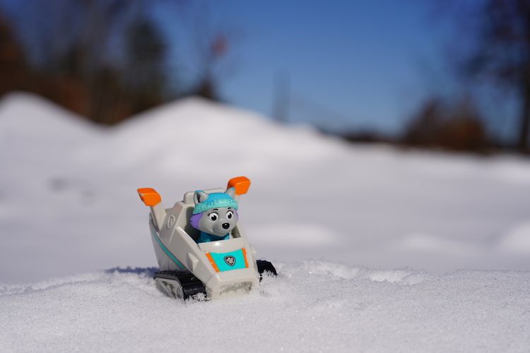 Snow, sky, slope, freezing, vehicle, toy, ice cap, snowboard, winter sports, winter,